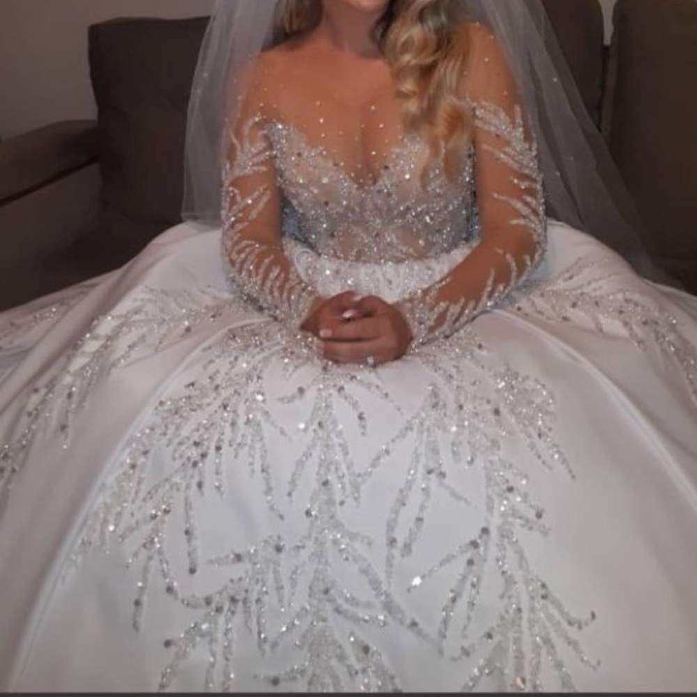 A handmade bride dress in size M with no basket worn once.